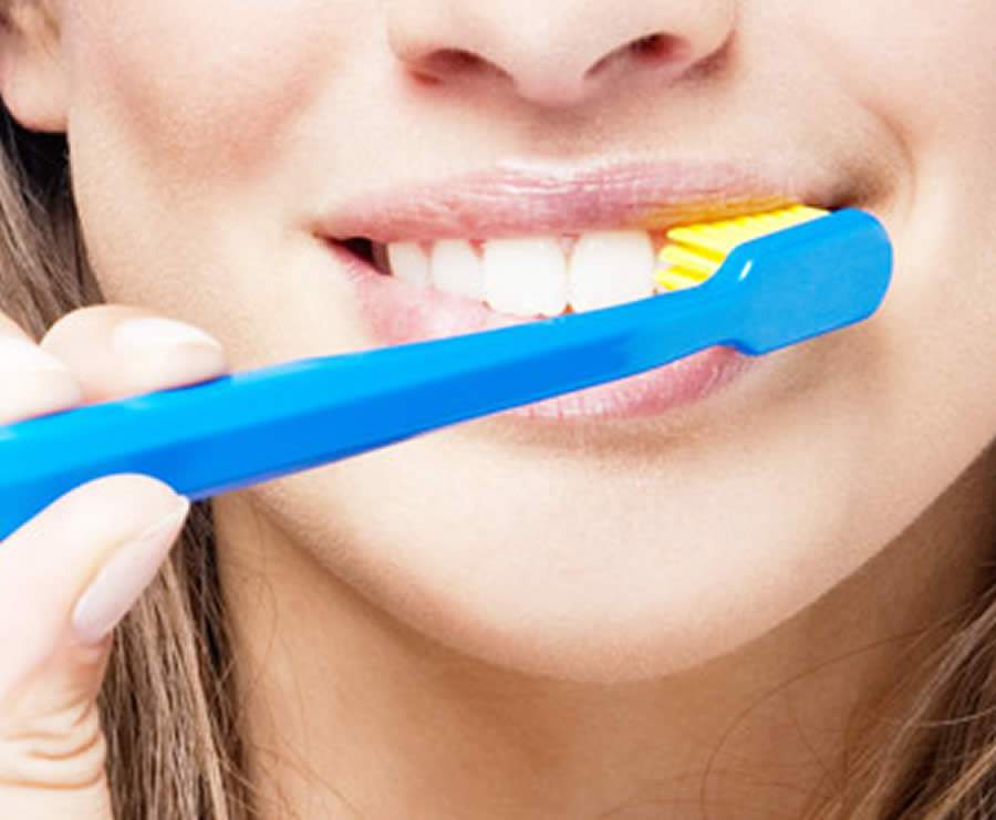 Durante a quarentena também é importante reforçar a saúde oral