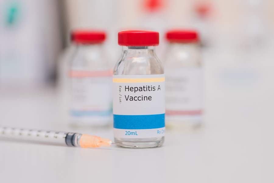 Vacina contra hepatite A é aplicada em duas doses, com intervalo de seis meses - Créditos: Envato