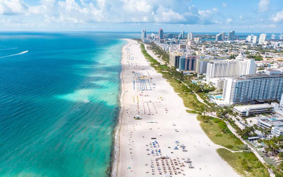 Miami - Florida imagem de drone, praia e cidade - comprimida
