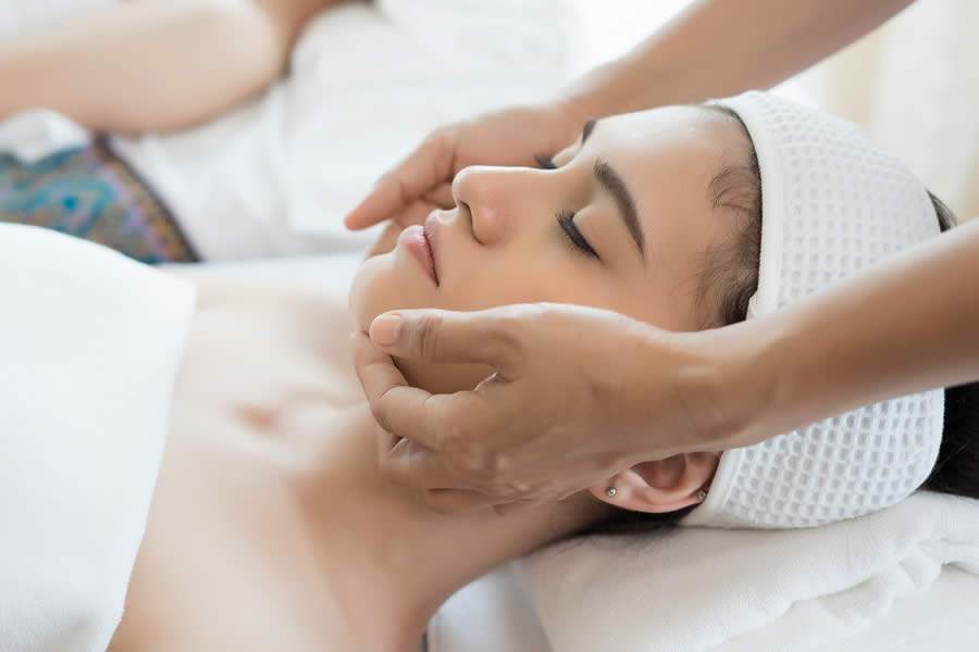 Massagem Facial é opção não invasiva para tratar rugas e sinais de envelhecimento