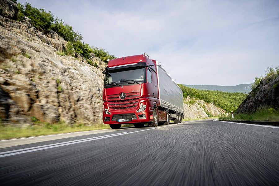 Daimler Trucks bate recorde de vendas em 2018