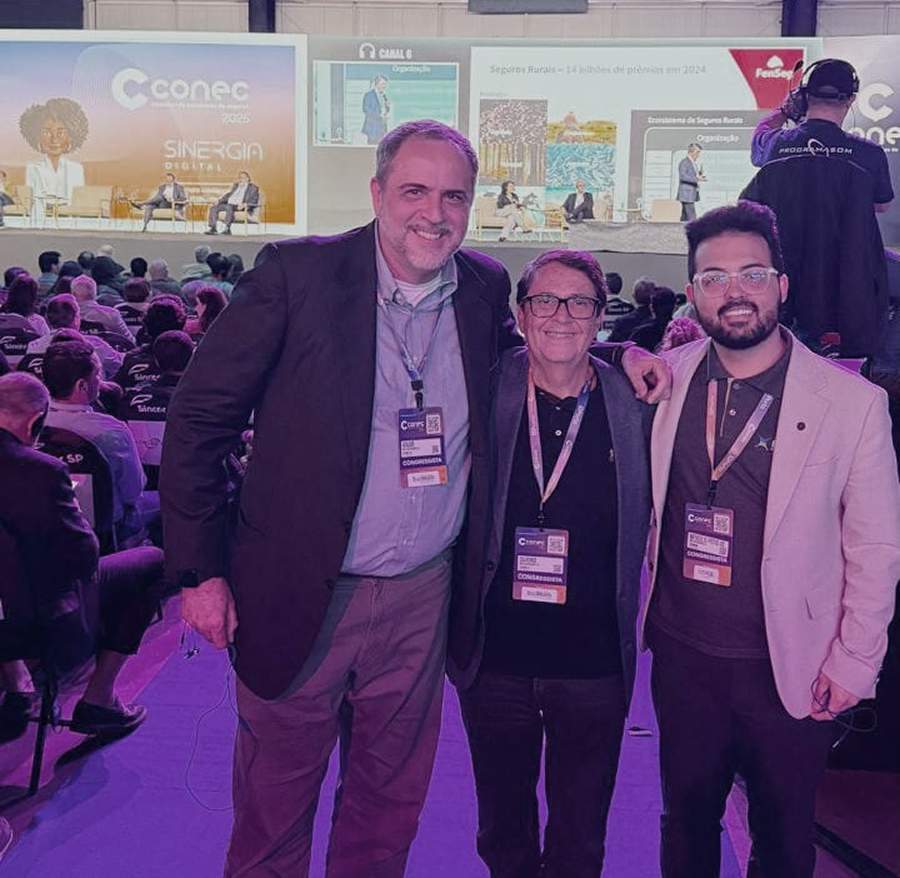 Da esquerda para a direita: Adalber Alencar, diretor comercial da BVIX Seguradora; Edson Calheiros, presidente da BVIX Seguradora e Matheus Almeida, diretor administrativo da BVIX Seguradora – Foto: Divulgação