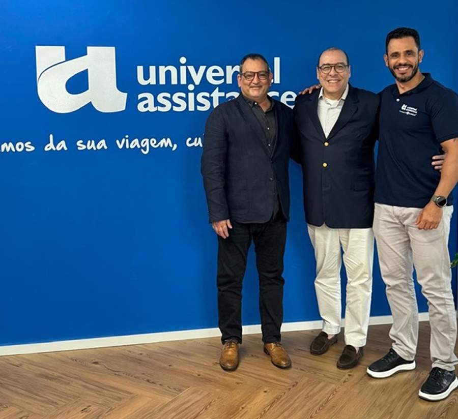 Da esquerda para a direita: Roberto Melamed, Director Proposition Latam da Universal Assistance; M&aacute;rio Gasparini, Diretor da IFASEG Seguros, e Stefano Curti, Executivo de Conta da Universal Assistance.