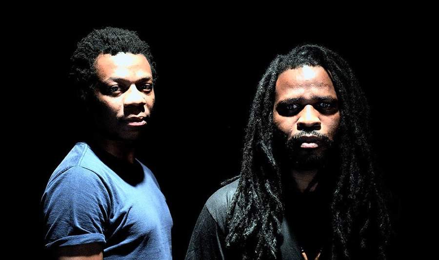 Barulho D'&Aacute;gua. Cr&eacute;dito: Ant&ocirc;nio Simas Barbosa. Na foto, os atores: Alexandre Rodrigues e Miguel Kalarary.