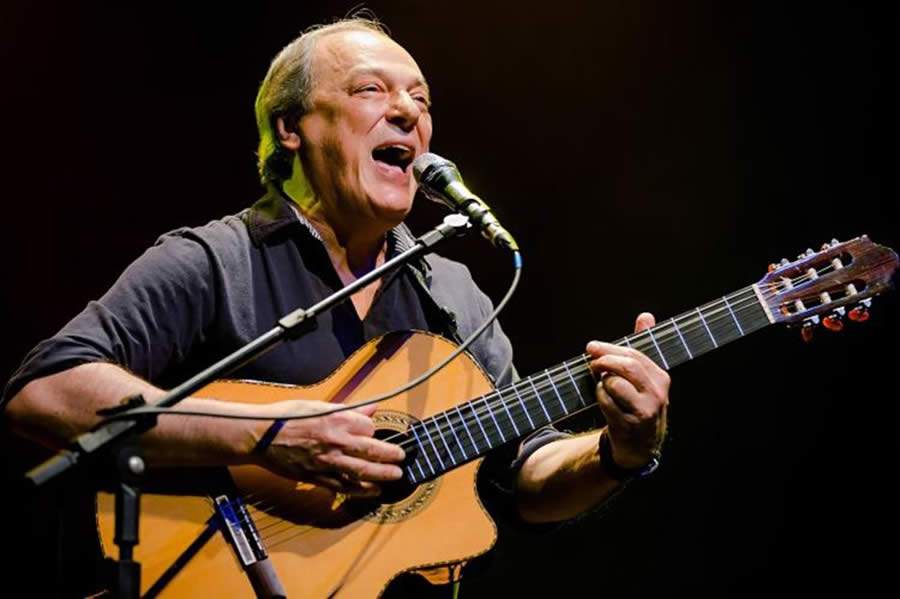 Toquinho interpreta seus maiores sucessos na tela da Band. Cr&eacute;dito: Divulga&ccedil;&atilde;o/Facebook Oficial