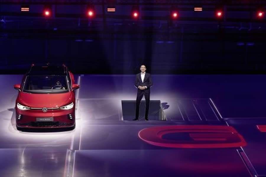 O CEO da Volkswagen, Ralf Brandst&auml;tter, apresenta o membro mais emocionante da fam&iacute;lia ID.