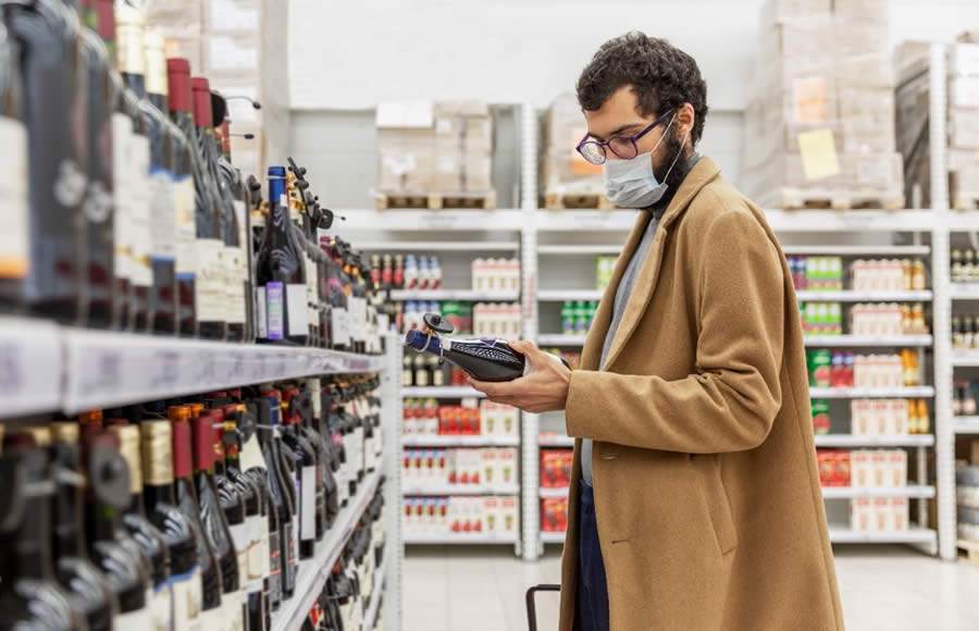 Pandemia faz crescer o consumo de bebida alco&oacute;lica no Brasil