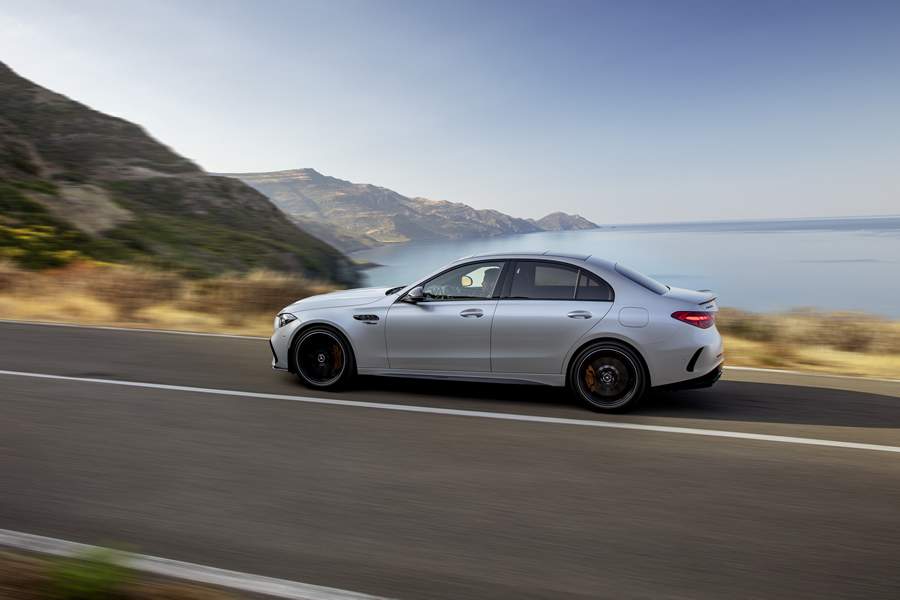 Mercedes-AMG C 63 S E Performance traz a tecnologia h&iacute;brida da F1 direto para as ruas