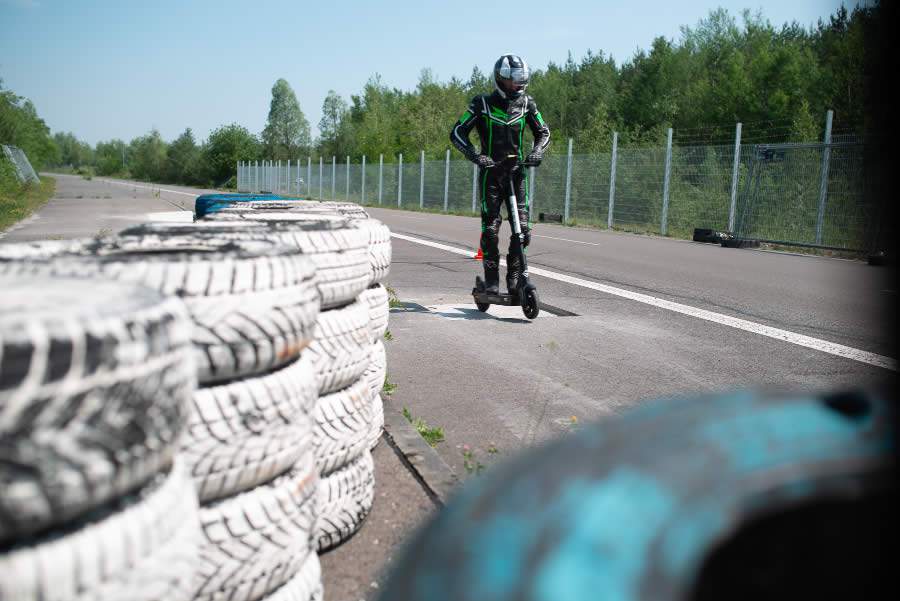 DEKRA apresenta novo padr&atilde;o para micromobilidade segura