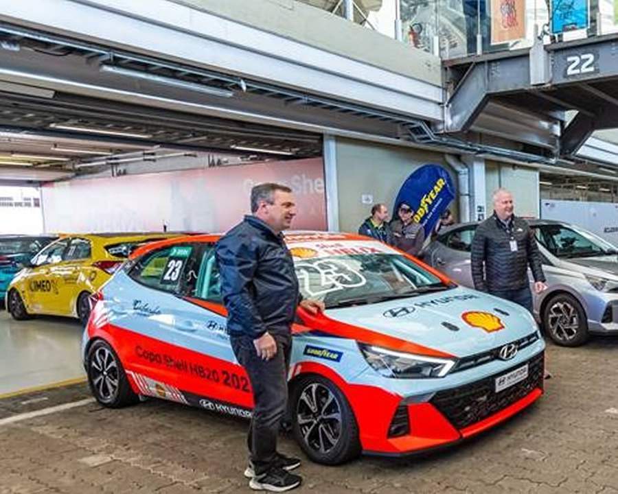  Foto: Daniel Kelemen CEO da H-Racing e fundador da Copa HB20 (esquerda) e Ken Ramirez presidente e CEO da Hyundai para o Brasil e as Américas Central e do Sul (direita)