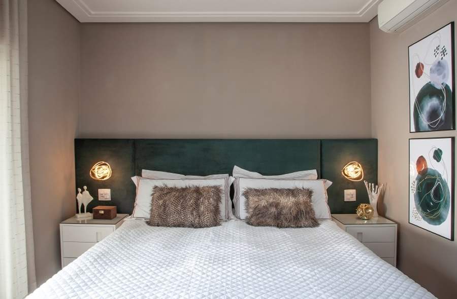 Dormit&oacute;rios realizados pela arquiteta Cristiane Schiavoni ressaltam as prefer&ecirc;ncias dos moradores: a filha, estudante de medicina, e seus pais | Foto: Luis Gomes