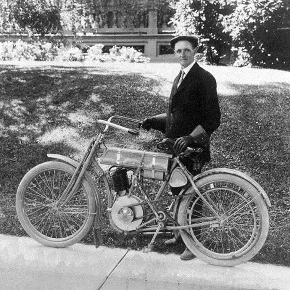 Walter Davidson tinha o equilíbrio perfeito entre a genialidade técnica e o senso de negócios - Arquivo da Harley-Davidson Motor Company. Copyright H-D.®