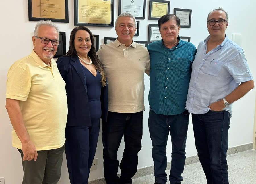Da esquerda para direita: Joffre Nolasco; Jaqueline Rocha; Luiz Philipe Baeta Neves; Gilberto Villela e C&eacute;sar Augusto Braga &ndash; Foto: Divulga&ccedil;&atilde;o