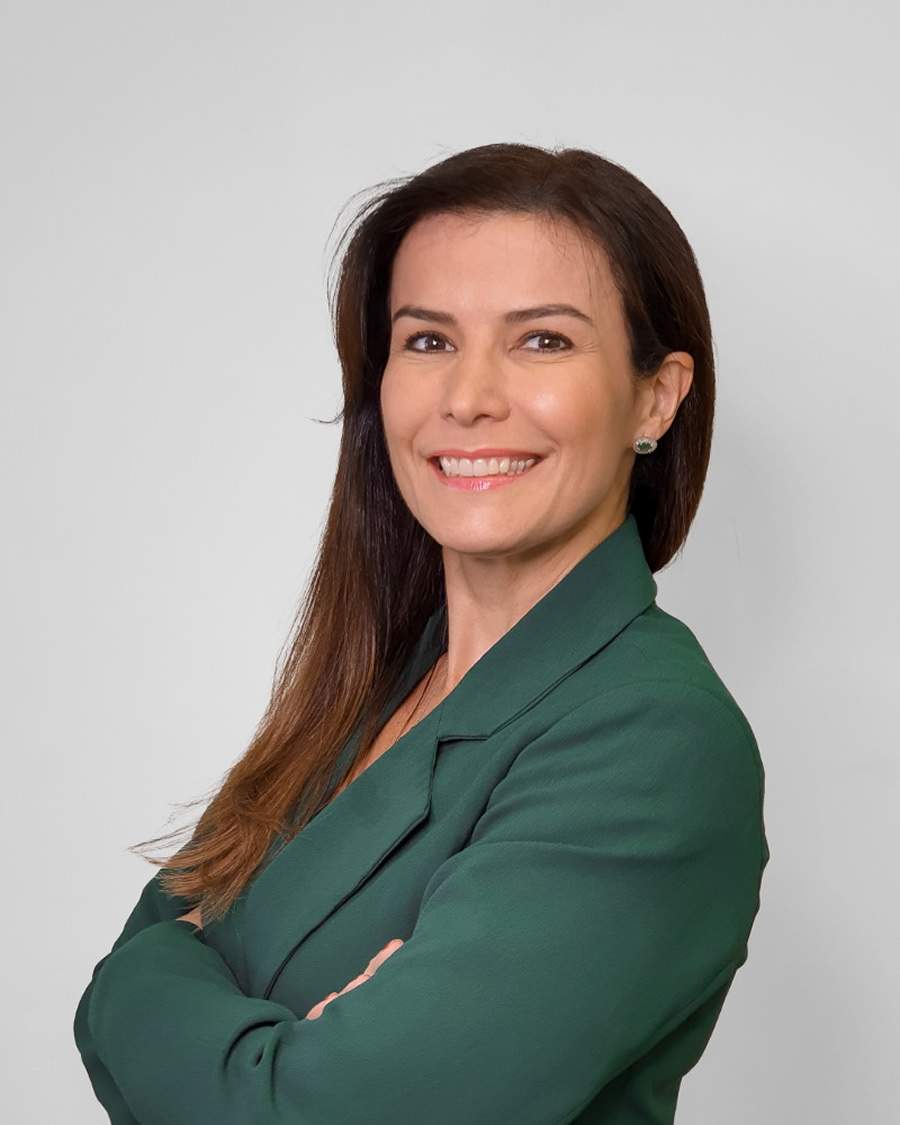 Glaucia &eacute; formada em Direito pela Universidade Federal do Mato Grosso (UFMS) e p&oacute;s-graduada em Ci&ecirc;ncias Legais pela Funda&ccedil;&atilde;o Escola Superior do Minist&eacute;rio P&uacute;blico de Mato Grosso e em Contract Law pela PUC de S&atilde;o Paulo. A executiva ainda possui MBA em Gerenciamento Estrat&eacute;gico pela UFMS e em Neg&oacute;cios Internacionais pela Maastricht School of Management. Certifica&ccedil;&otilde;es em Governan&ccedil;a Corporativa (The Wharton School) e em Lideran&ccedil;a Situacional (The Center for Leadership Studies) completam o curr&iacute;culo.