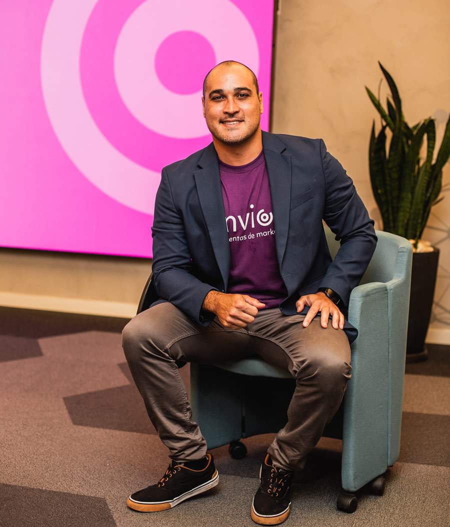 Felipe Rodrigues &eacute; especialista em e-commerce, fundador e CEO do ENVIOU 