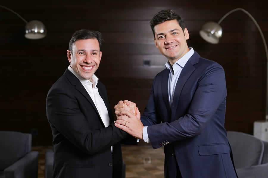 Partner diretor executivo da Wiz Conseg, Alexandre Kalache e Heverton Peixoto, CEO da Wiz Solu&ccedil;&otilde;es (&agrave; direita)