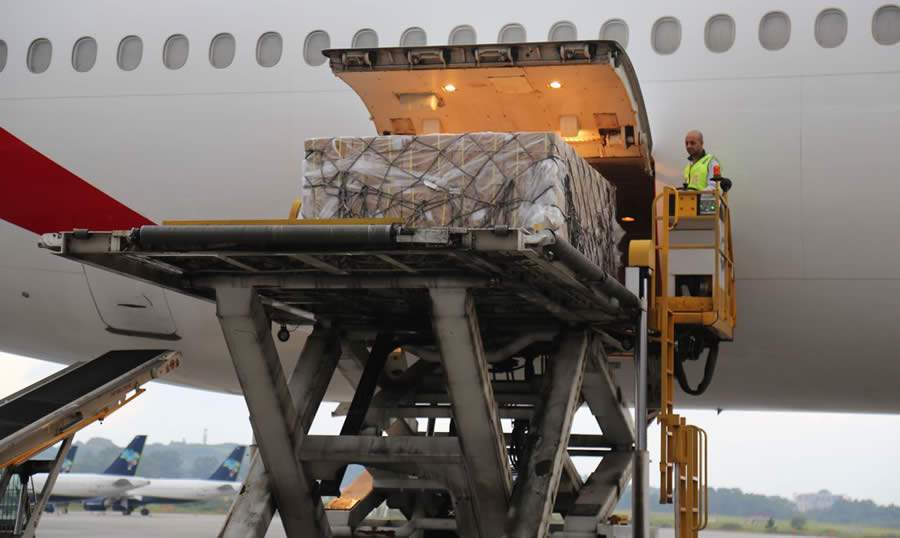 Dispensa de licitação para compras emergenciais aumenta casos de corrupção no país