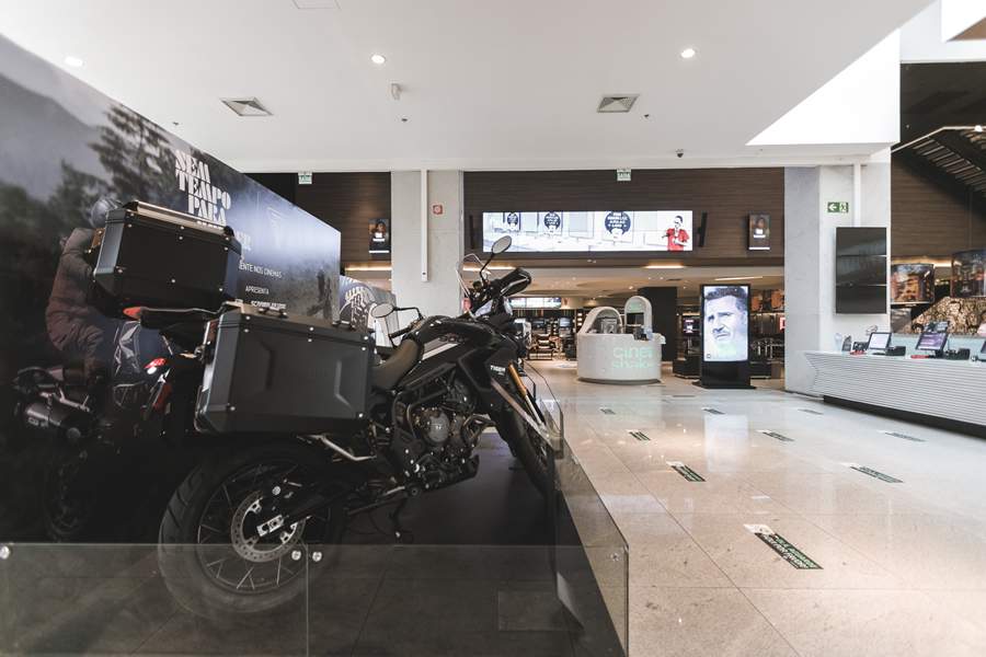 Exposi&ccedil;&atilde;o de modelos de motos usadas no fime do agente James Bond