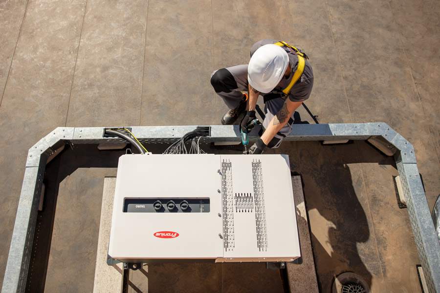 Sistema de Energia solar centralizado ou descentralizado Fronius_Tauro