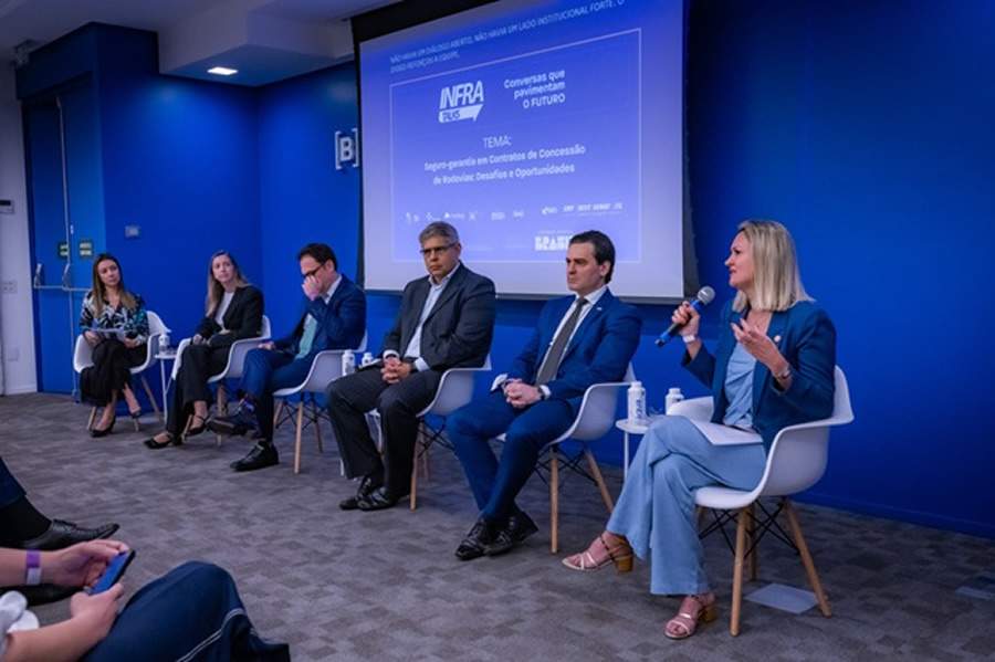   Convidados do Infratalks debatem o tema de seguro garantia durante o evento realizado em SP. Foto: Divulga&ccedil;&atilde;o/B3