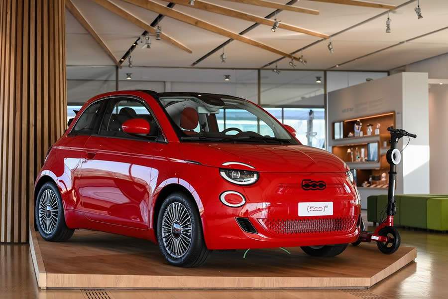 Fiat inaugura museu Casa 500, o maior jardim suspenso da Europa na ic&ocirc;nica pista de Lingotto (Turim, It&aacute;lia) e apresenta o novo (500)RED com Bono Vox, do U2