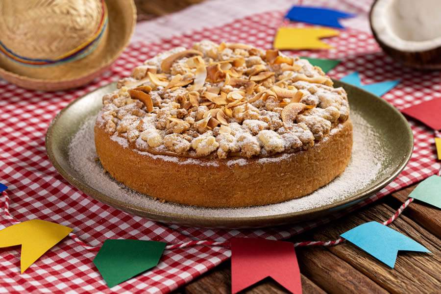 Arraial Dona Benta: incremente a sua festa junina com uma Cuca de Mandioca com Coco e Coxinha de Paçoca