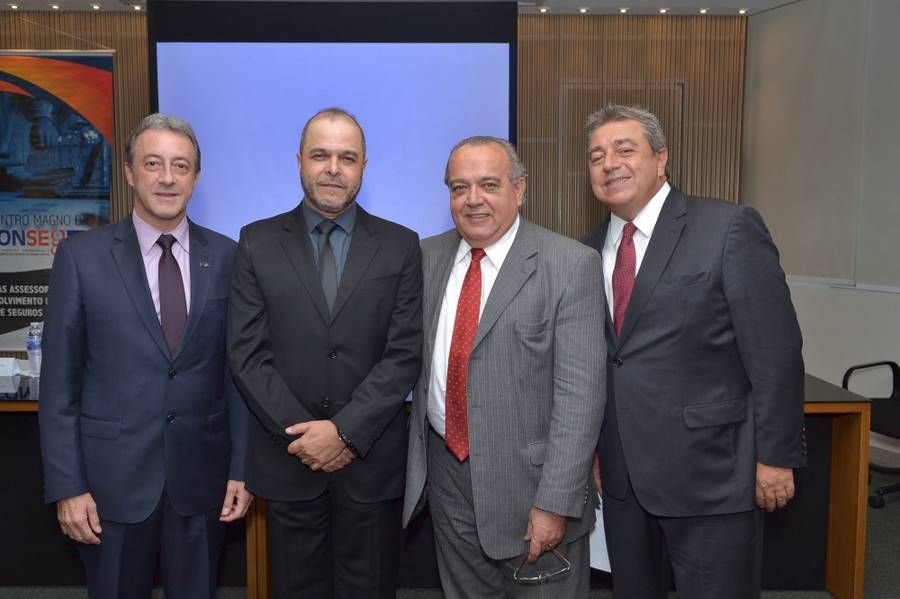 Esq/dir: Marcos Colantonio (pres. Aconseg-SP), Jader Abreu Filho (pres. Aconseg-MG), Celso Azevedo (pres. Aconseg-RS) e Luiz Philipe Baeta (pres. Aconseg-RJ)