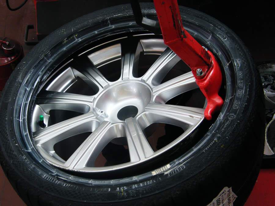 Continental alerta para os perigos da montagem incorreta dos pneus na roda