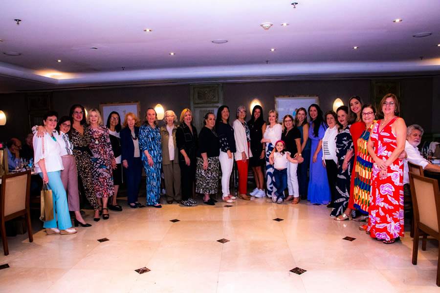 M&atilde;es, esposas e as integrantes do Clube da Bolinha do RJ foram homenageadas Foto: Dalvino Santino