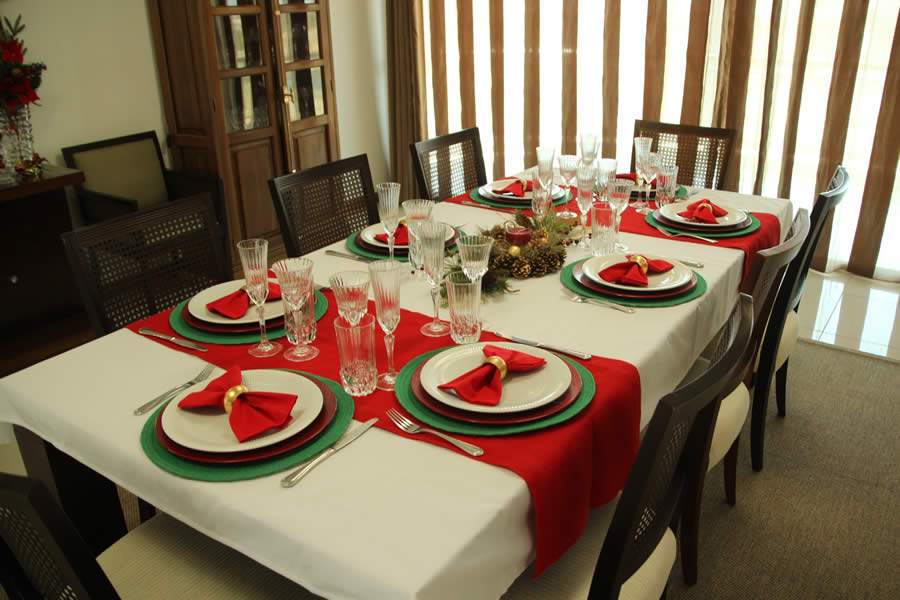 Aprenda a decorar mesa de Natal sem gastar muito
