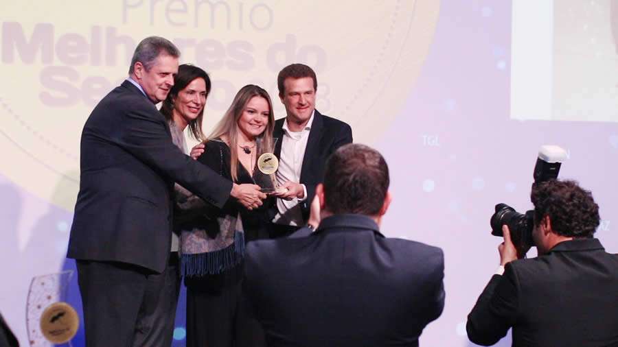 IK&Ecirc; Assist&ecirc;ncia entrega pr&ecirc;mio a TRR