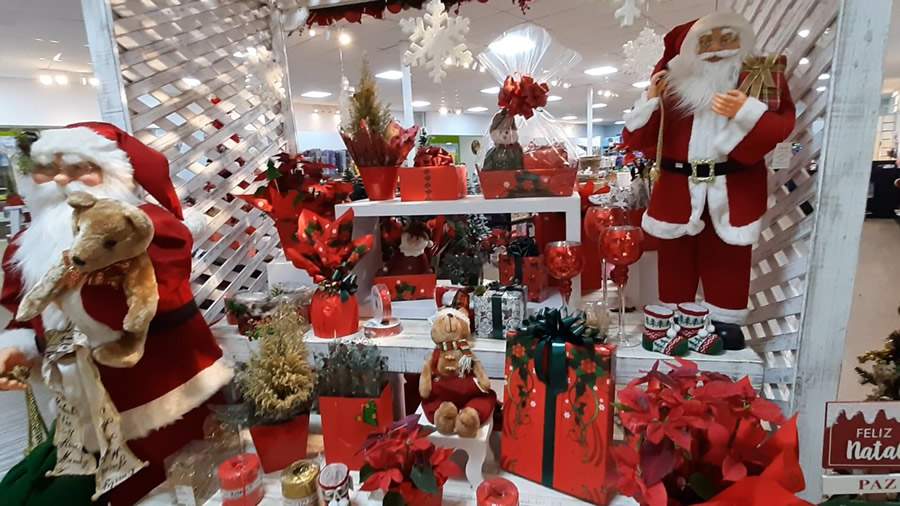 Embalagens para presente e papai Noel decorativo s&atilde;o destaques - Divulga&ccedil;&atilde;o