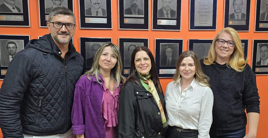 Da esquerda para direita, a diretoria do CVG-RJ: Leonardo Villela, diretor financeiro; Leila Nogueira, vice-presidente; Sonia Marra, presidente; Tatiana Antoniazzi, diretora social e Jacqueline Sorensen, diretora de ensino. Foto: Divulga&ccedil;&atilde;o