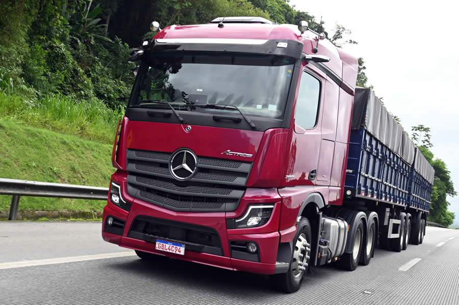 Mercedes-Benz oferece test-drive do Actros para motoristas de caminh&atilde;o em Itabaiana