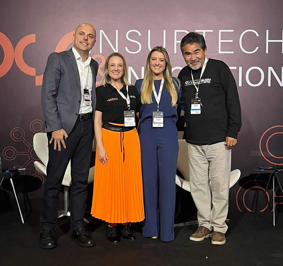 Palestrantes no painel &ldquo;Client Centric - O Cliente inspirando os produtos&rdquo;