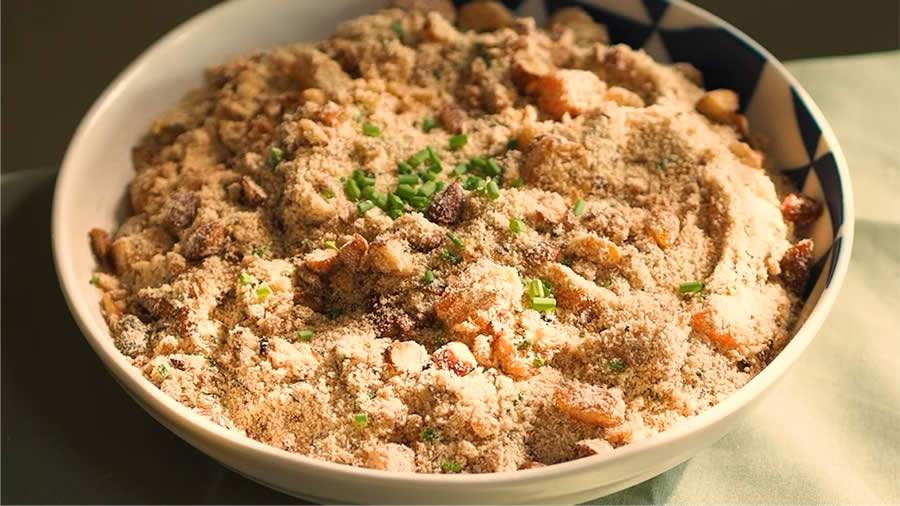 Farofa de Amêndoas, Damasco e Ghee de Alho Negro