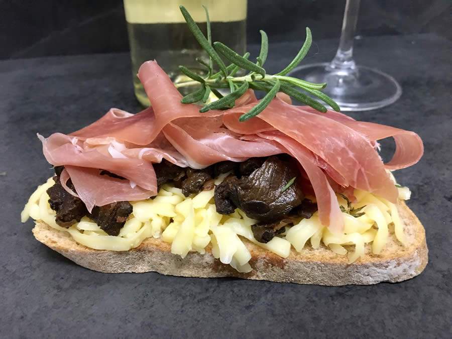 Bruschetta de Funghi e Parma