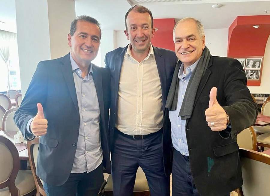 Legenda: Executivos Geniomar Pereira, Rog&eacute;rio Ara&uacute;jo e Valmir Rodrigues celebram parceria