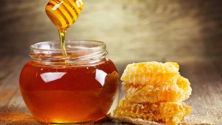 Por que estamos comprando mais mel durante a quarentena? Veja benefícios e riscos desse consumo