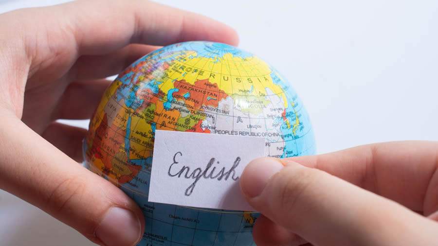 Fluência em inglês se torna chave para o sucesso profissional em um mercado globalizado