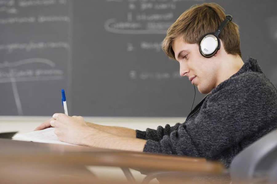T&eacute;cnicas para se concentrar nos estudos ouvindo m&uacute;sica