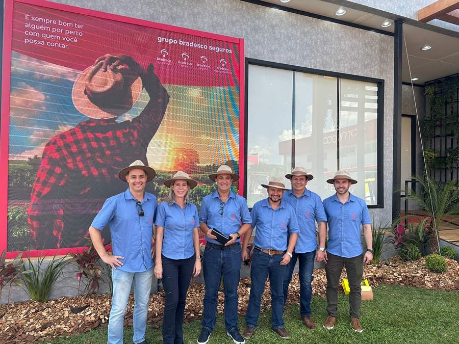 Representantes do Grupo Bradesco Seguros e corretores no Show Rural Coopavel 2023 - Divulga&ccedil;&atilde;o