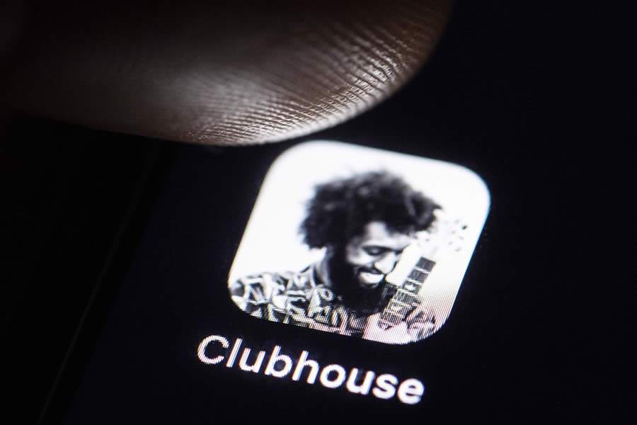 Clubhouse: falha de segurança permitiu transmitir áudios fora da plataforma