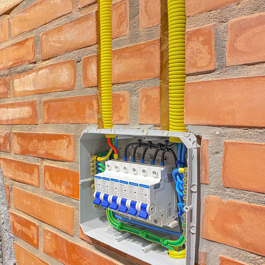 Conhe&ccedil;a os produtos indispens&aacute;veis para a seguran&ccedil;a el&eacute;trica em obras