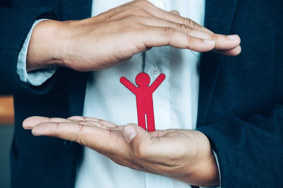 Descr&eacute;dito com a previd&ecirc;ncia social impulsionou as vendas de seguros resgat&aacute;veis - Freepik