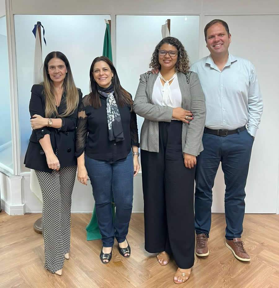  Da esquerda para direita: Danyela Arroxellas, Superintendente Regional da Bradesco Saúde; Sonia Marra, presidente do CVG-RJ; Thiago Guedes Rocha, Superintendência Comercial-RJ Mercado e Gabriela Souza, Gerente Comercial da Bradesco Saúde – Foto: Divulgação