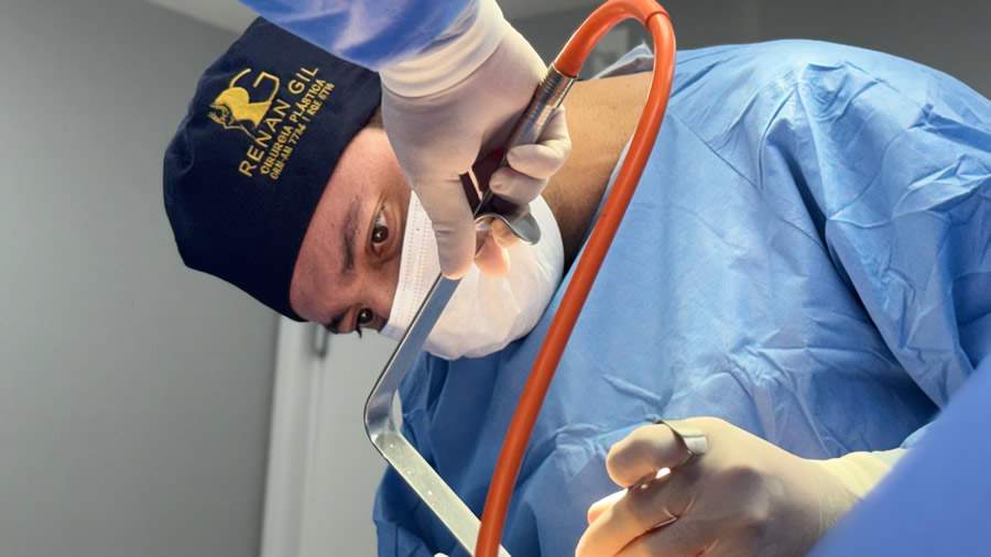 Cirurgi&atilde;o pl&aacute;stico Renan Gil