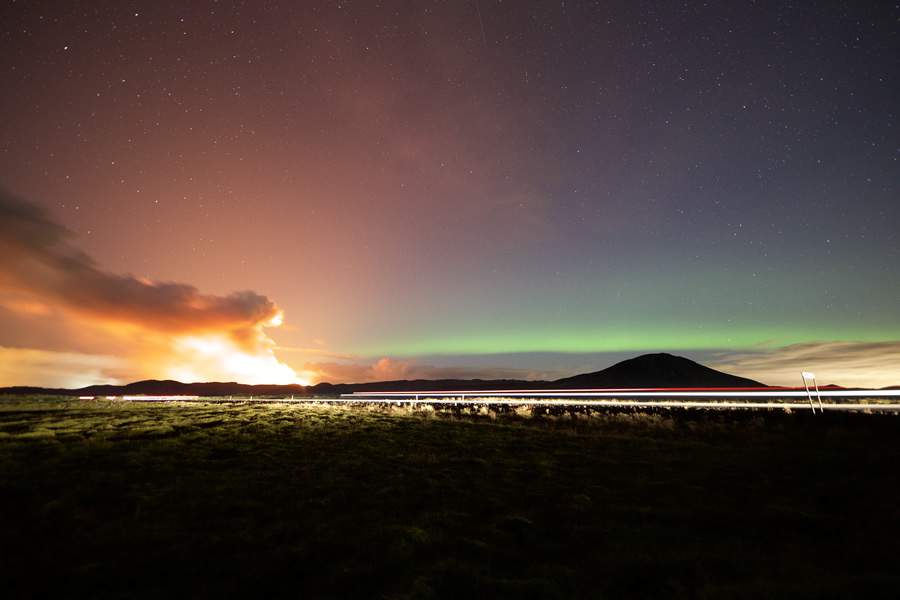  Uma das combina&ccedil;&otilde;es mais raras entre os fen&ocirc;menos naturais: a aurora boreal e uma erup&ccedil;&atilde;o vulc&acirc;nica na mesma regi&atilde;o - Marco Brotto