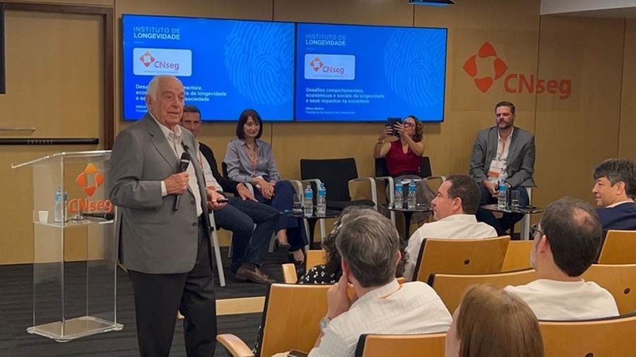 Nilton Molina durante Workshop de Jornalistas promovido pela CNseg (Divulga&ccedil;&atilde;o).