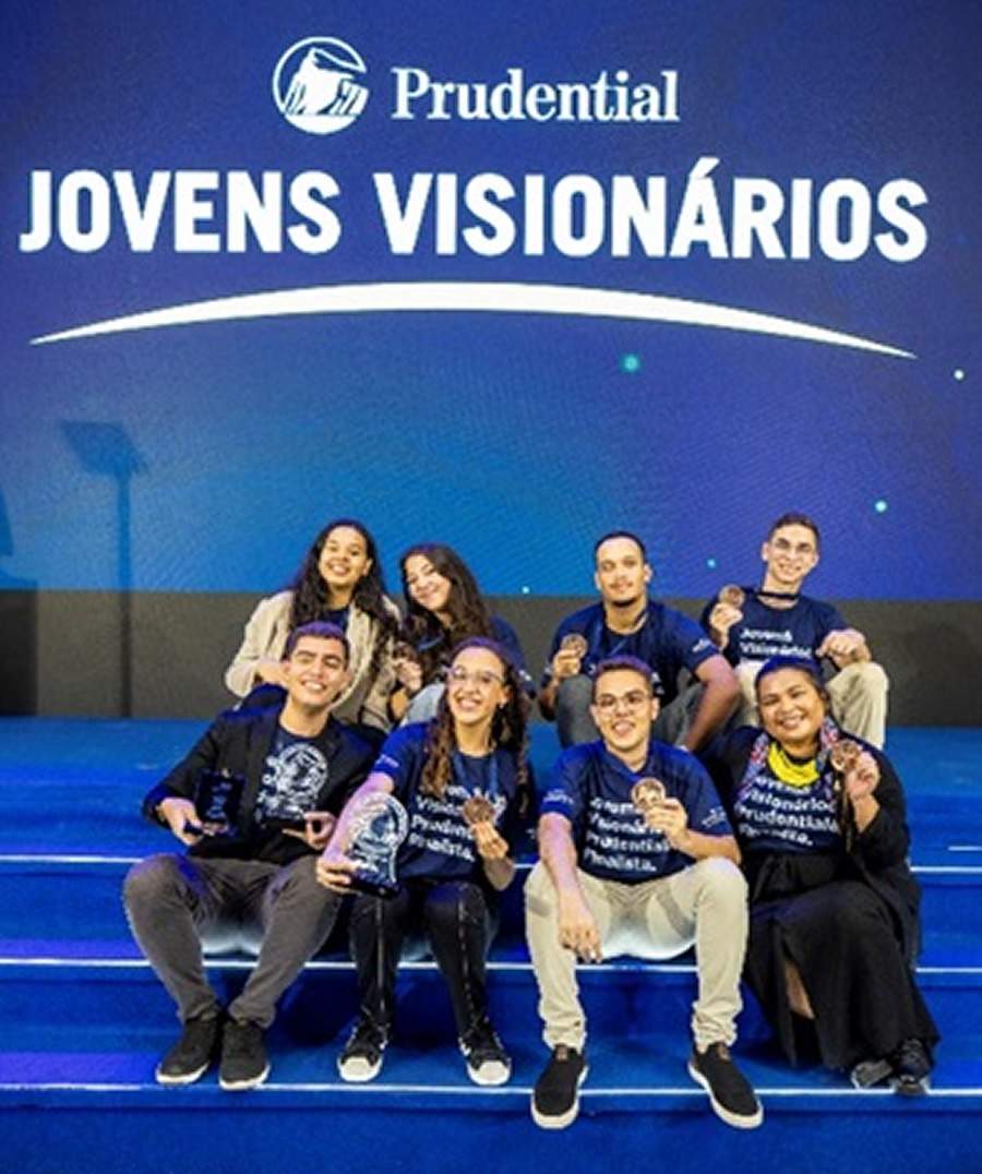 Oito finalistas do Prêmio Jovens Visionários Prudential 2023, em cerimônia realizada no Rio de Janeiro | Luke Garcia/Divulgação